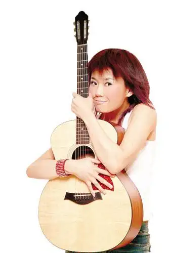 王蓉被雪藏两年未发片 学习范晓萱自己出唱片图