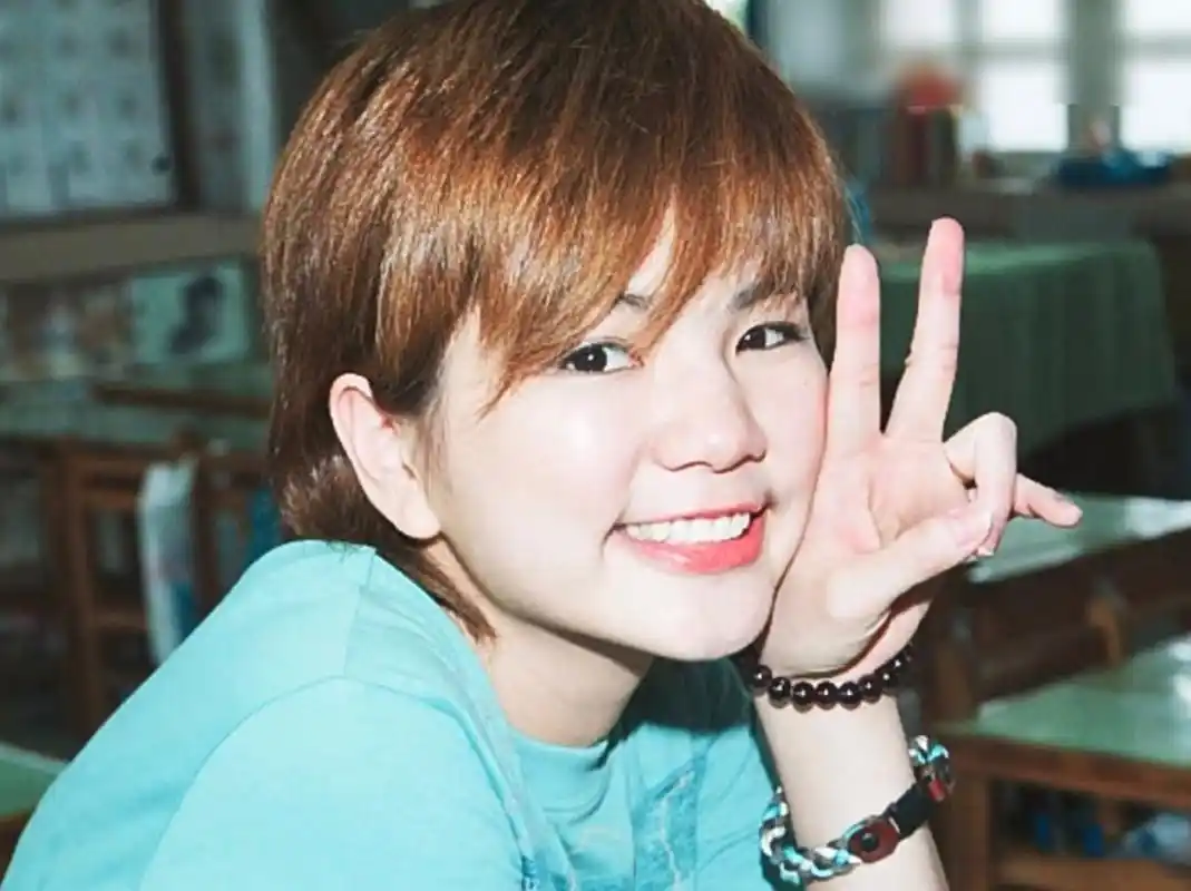 短发时期的ella##ella短发# ella当年可是蛇团桃花最旺的崽[大笑]