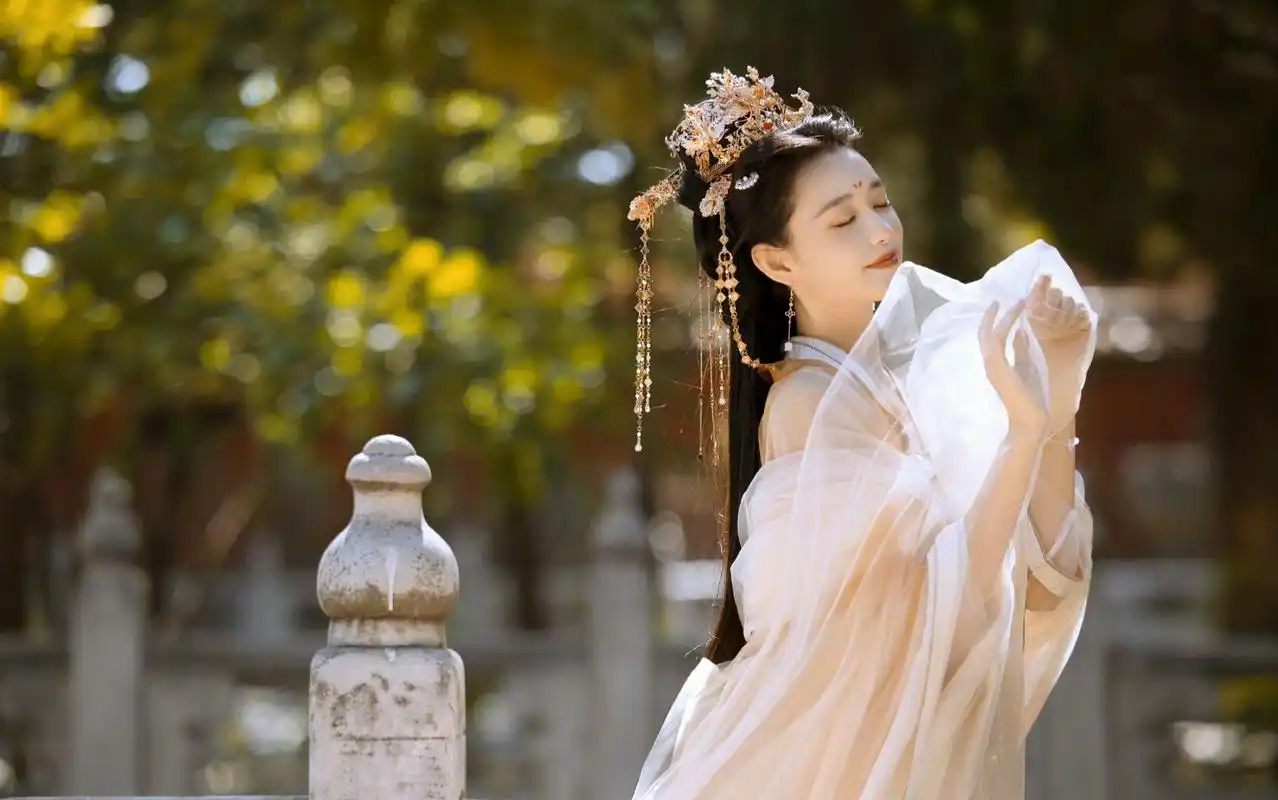 蒋依依最新古装造型,古风大片的感觉有了,冬日古风写真,大雪了