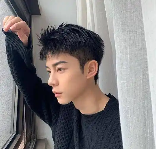 2022备受欢迎的男士发型_造型_刘海发_男生
