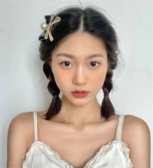 运动风的短发编发,这一清爽利落的拳击辫,复古又干练有个性.