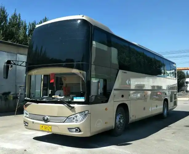 本社有19座至55座豪华旅游大客车,专业承揽旅游 通勤 会议 婚礼等各种
