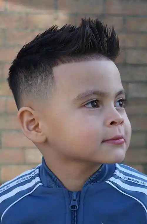 龙年新学期小男孩发型别乱剪,选这几款就对了,个性时尚很帅气_孩子
