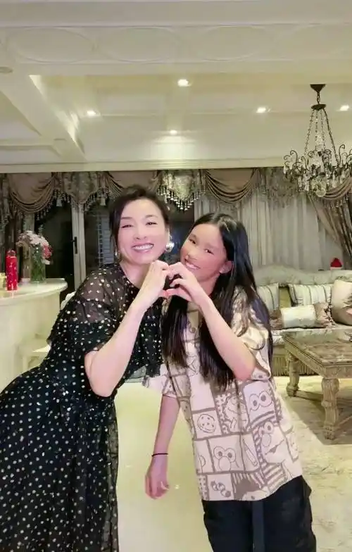 不老女神张庭跳舞!