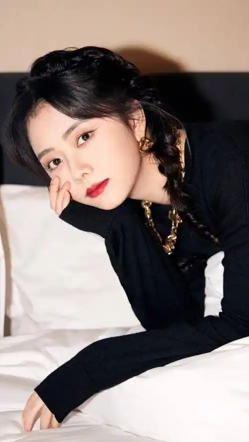 可盐可甜的谭松韵,今天是酷酷的美少女_表演_观众_风格