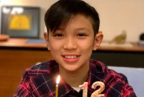 李嘉欣晒儿子正脸视频完美诠释了什么叫避开了妈妈的全部优点