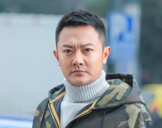 42岁印小天被老父催婚落泪,曾遭假白富美骗婚