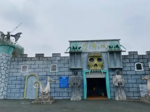 9   恐怖城   带上家人,来一场惊心动魄的旅行.