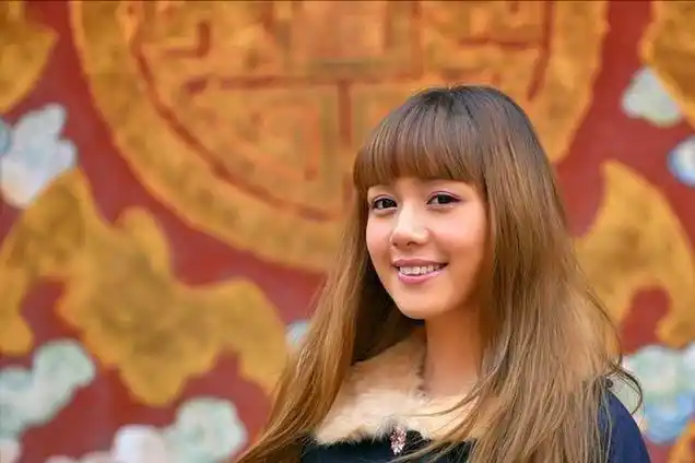 陈怡为爱远嫁异国生下女儿后沦为留守妾如今想回家都困难