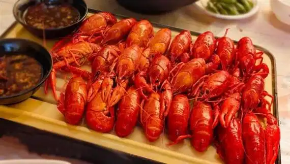 抖音生活服务发放消费券 武汉小龙虾店主称客流攀升--