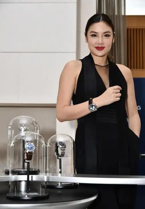 乐基儿与其他超模不一样富态身材穿无袖连体裤另有一番高级感