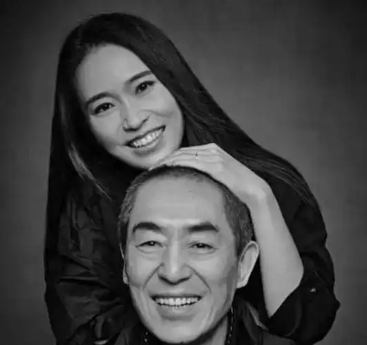 张艺谋的大女儿张末,是多年前与前妻肖华所生.