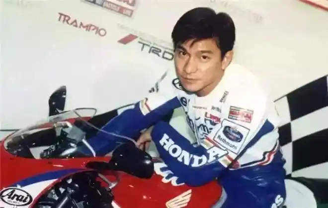 这么多人疯狂喜欢骑行摩托车?|汽车|飞驰|刘德华_网易订阅