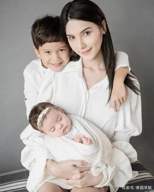 泰星mike前女友sarah回应粉丝:不隐瞒,会告诉女儿爸爸是谁!