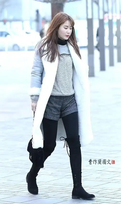 街拍:让人眼前一亮的冬季短裤美女__财经头条