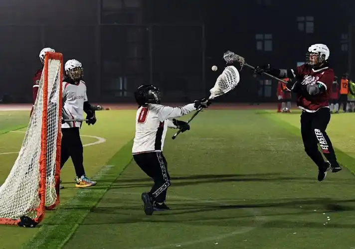 我爱体育课校园中感受网棒球魅力