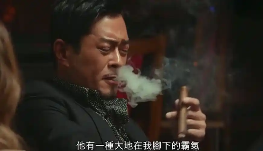 古天乐新电影细节曝光,古天乐饰演大佬变身老烟枪,雪茄不离手!