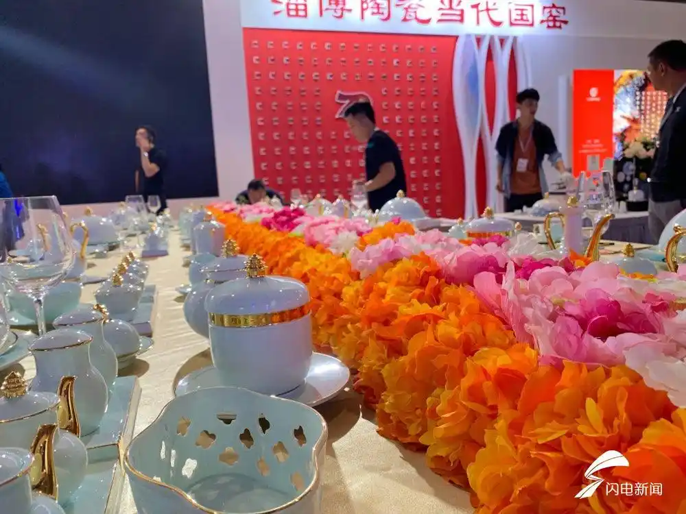 用国瓷","国瓷进我家"为展览宗旨,主要展示淄博独具特色的陶瓷文化