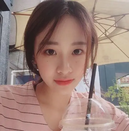 女生头像丨人家减肥减腰减屁股,为什么你非要从脑细胞开始.