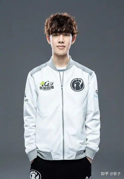 这种心理素质,是天生的王者!超神时候面无表情,被杀反而满面笑容.