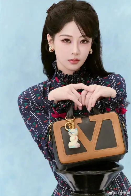 " 铃挡遇风响,见你心乱撞"𝓣𝓱𝓮 𝓫𝓮