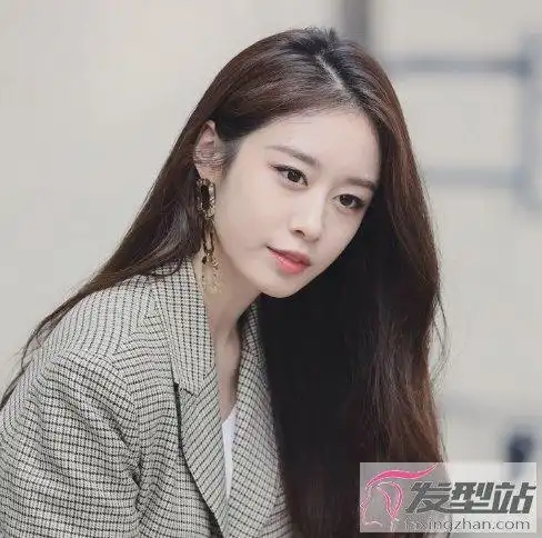 简单大方的披发发型 女生发型选它美翻了_发型站_最新流行发型设计