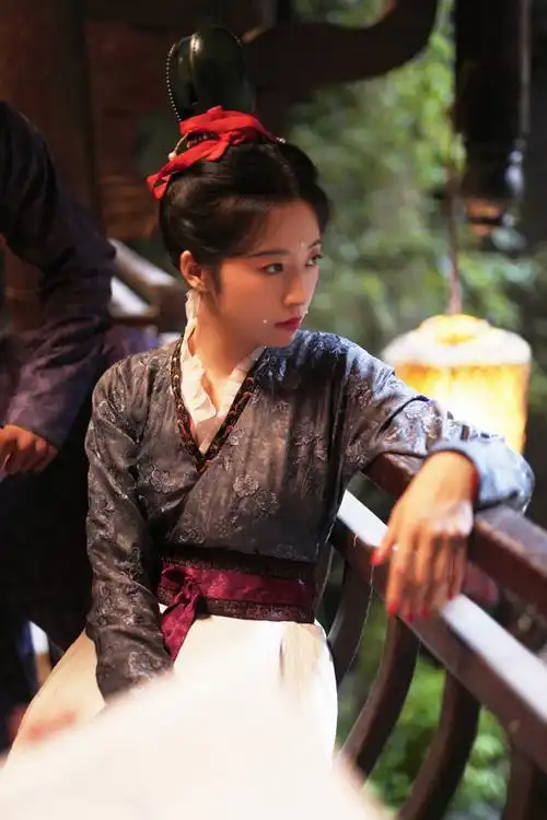 赵简珍珠妆~请把古装焊在身上,今晚八点不见不散~@周雨彤微博#周雨彤