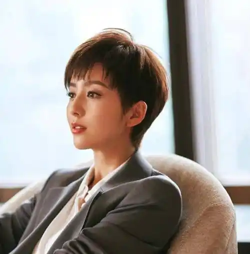 女神们挑战超短发:杨颖可爱,林心如冷艳,热巴一眼万年!