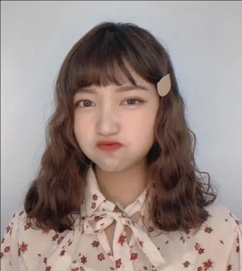 烫发想要不显老又好看,浪漫的水波纹卷绝对是首选之一