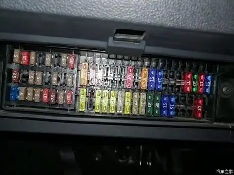 polo保险丝在哪里?