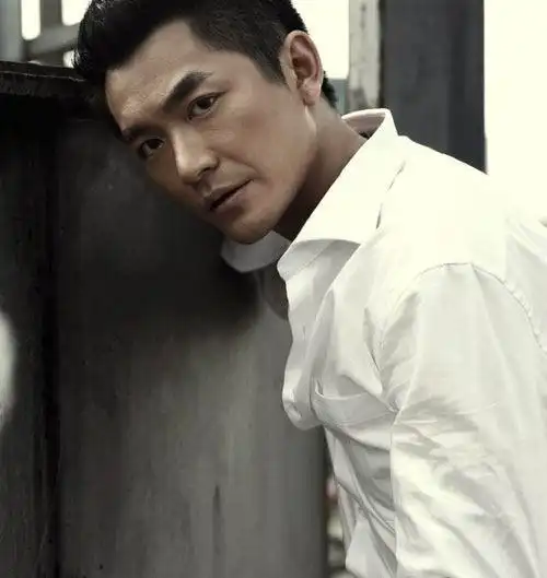 朱泳腾写真图片