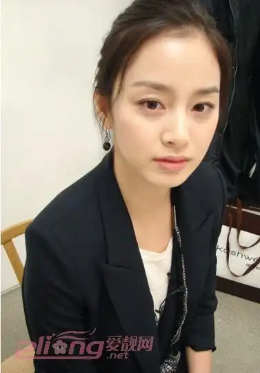 金泰熙素颜照曝光,无暇肌肤嫩如少女