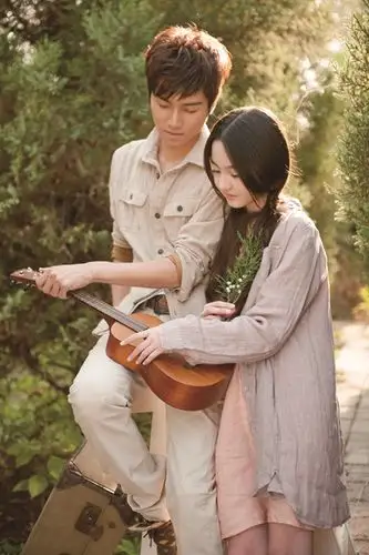 由混血天使miki和音乐诗人张木易组成的"超时空"跨国组合mi2