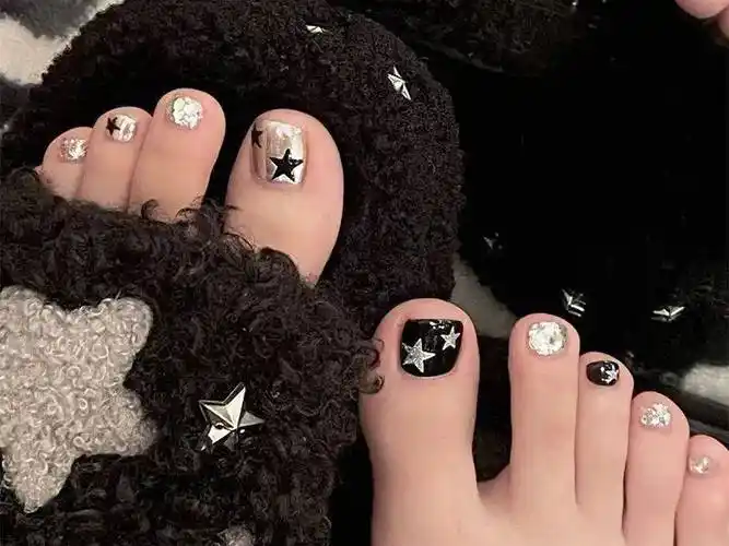 适合搭配凉鞋的足部美甲都在这啦!_黑色_红色_颜色