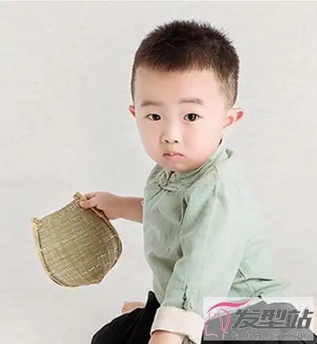 target=_blank class=infotextkey>小男孩 /a>寸头 a href=http://www