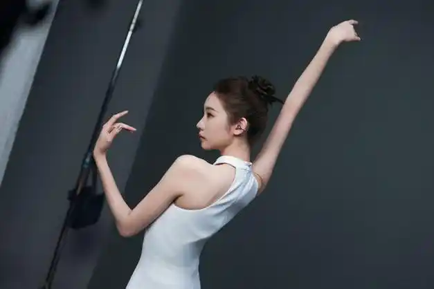 芭蕾小仙女张艺凡唯美写真,视觉上的顶级享受