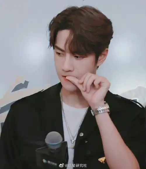 王一博多爱啃指甲##王一博