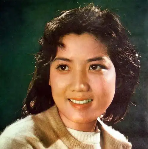 年轻时的李秀明,眉清目秀,清纯水灵,是一个非常难得的电影明星|演员