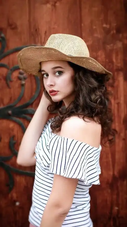 格鲁吉亚美女,各个貌美如花,第二个很有初恋的感觉,有木有9999