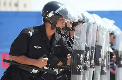 胜蓝警用浅谈防暴盾牌的使用方法