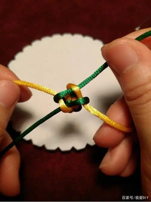 手工编绳,中国结之方形玉米结的编法,学会了做挂件好看!附教程