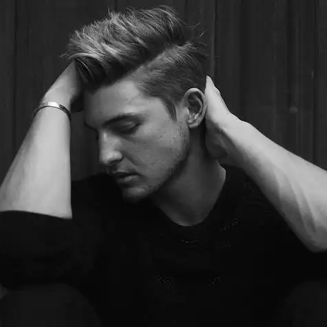 欧美帅哥冷酷侧脸头像