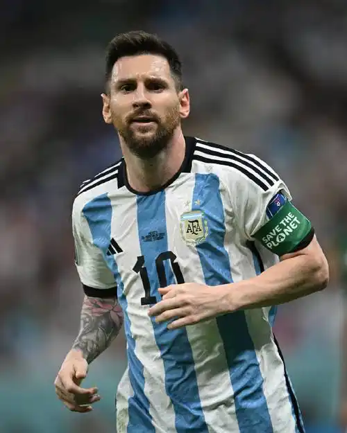 国足的前主帅在接受采访的时候就曾表示,加维就像是下一个梅西一样!