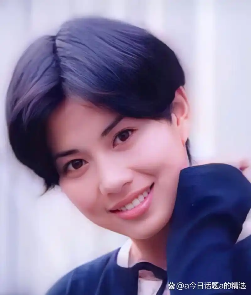 陈松伶:勇敢面对困难 陈松伶是一位香港女星,她的人生经历非常不幸.