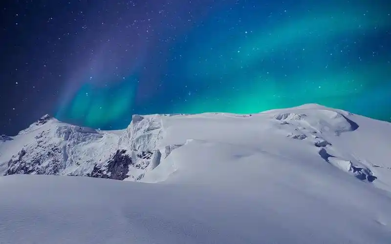 唯美迷人的北极光景色
