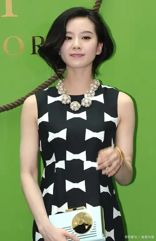 刘诗诗华丽回归产后首次亮相电影发布会粉丝热切期待新作品