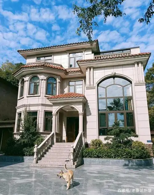 在喷涂时我们要注意,枪与墙面的距离大概控制在40-50cm左右,喷涂效果