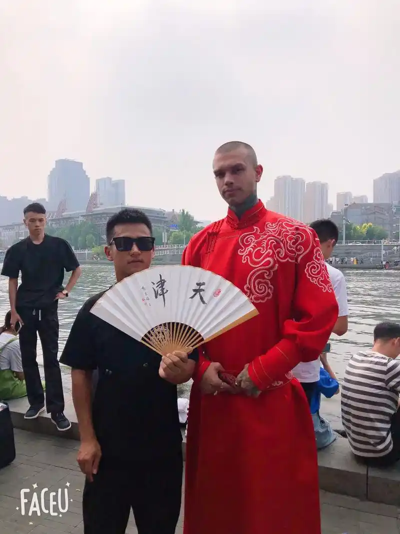 墨镜98 #陈泽传媒黑白 #社会小伙 - 抖音