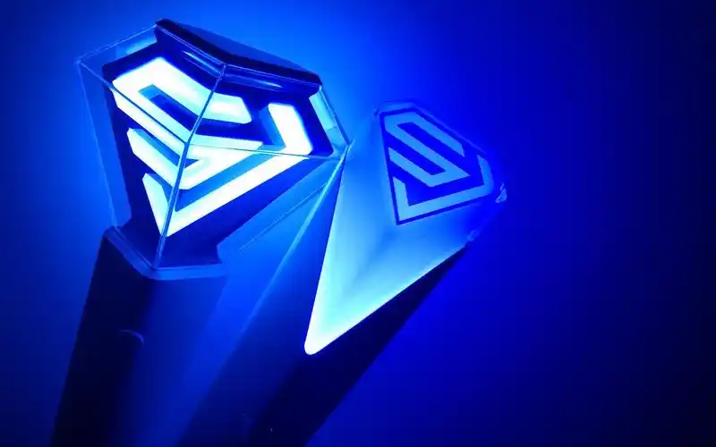 superjunior一二代应援棒对比