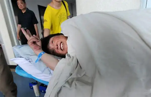 60岁生双胞胎的盛海琳后续如今女儿10岁家庭现状却输了现实